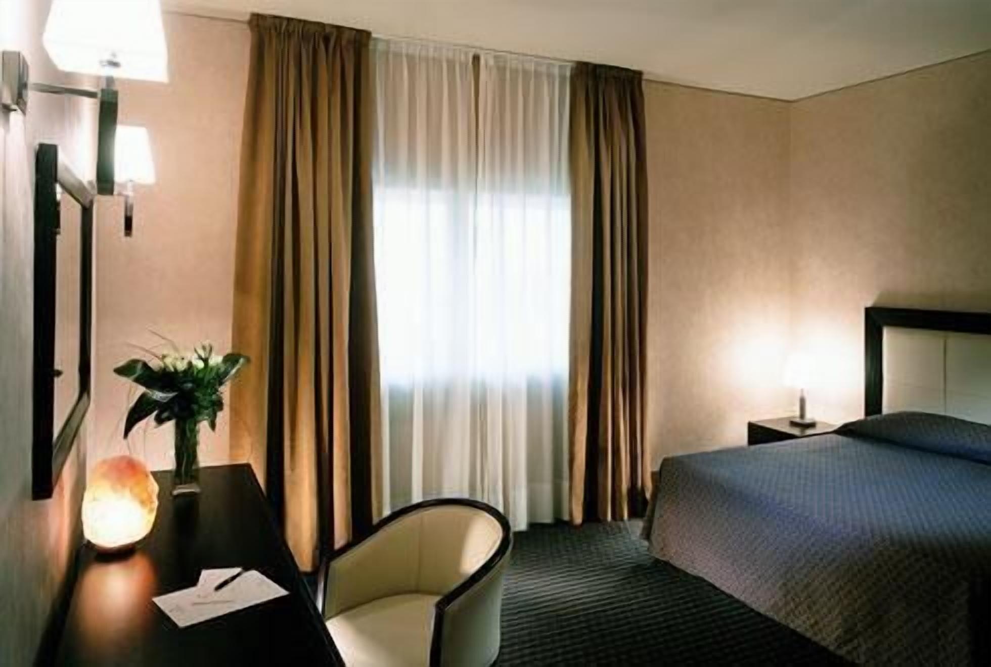 Hotel La Fenice Belpasso Kültér fotó